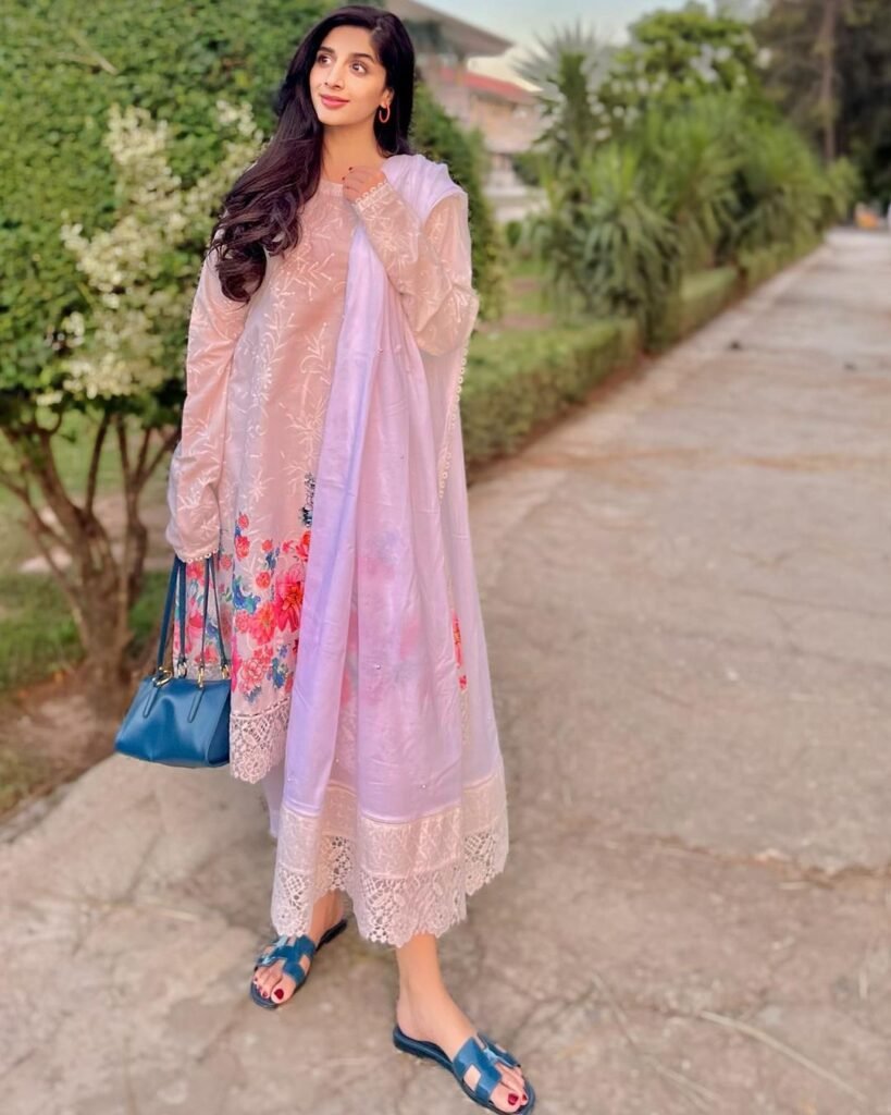 Mawra Hocane looks elegant in her latest picture, see photos